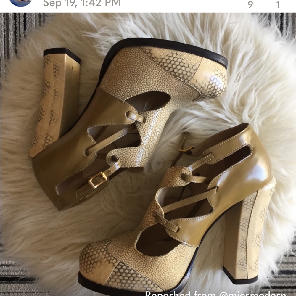 Fendi 2012 Chameleon Lasercut Leather Pumps 37.5